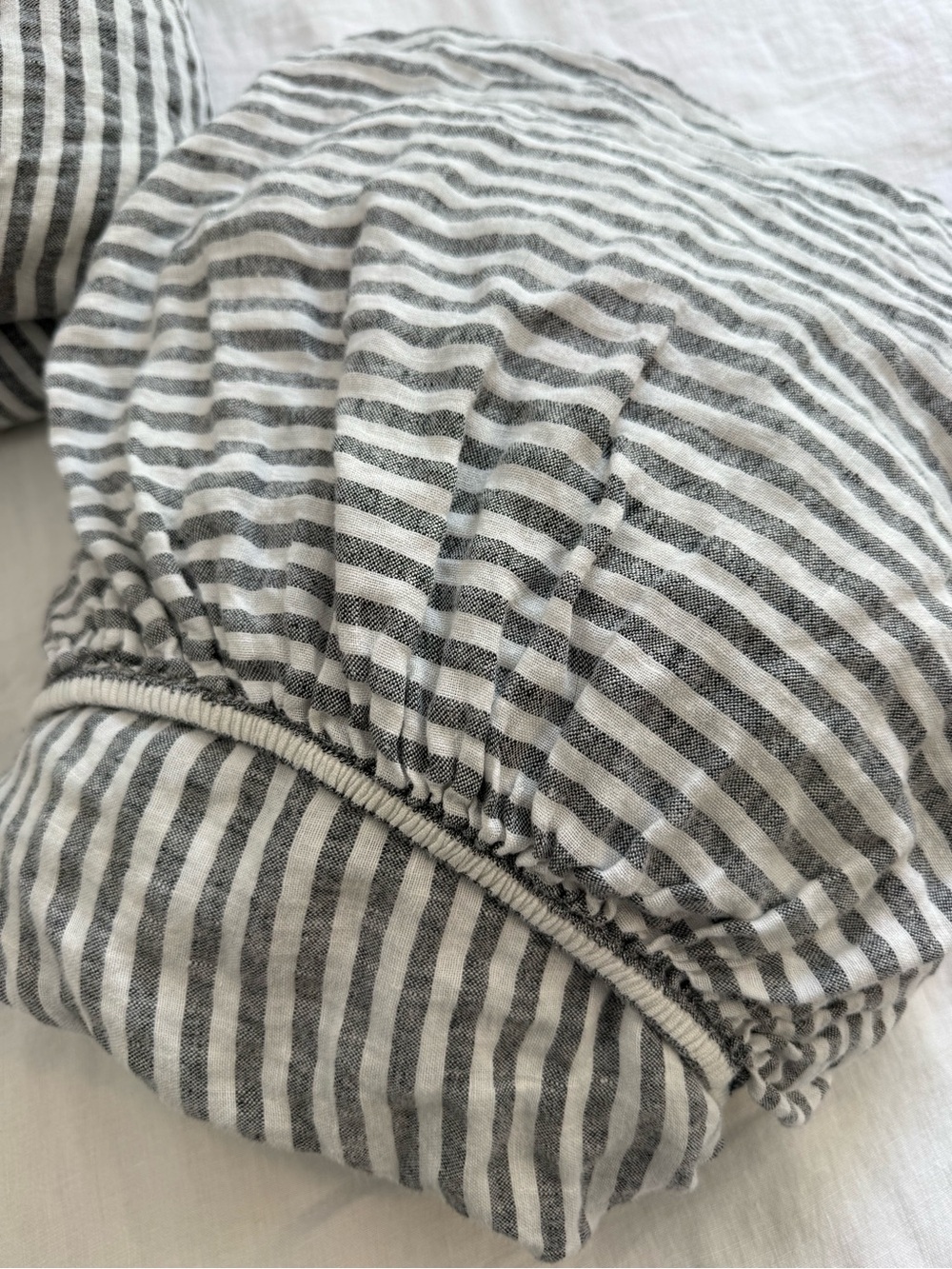 Brooklinen Washed European Oxford Striped Linen Core Sheet Set Queen - Picture 2 of 7